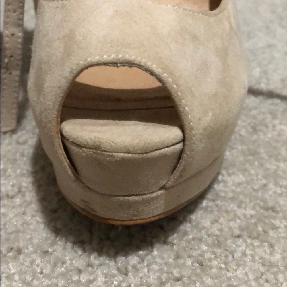 Shoes - Picture 4 of 5
